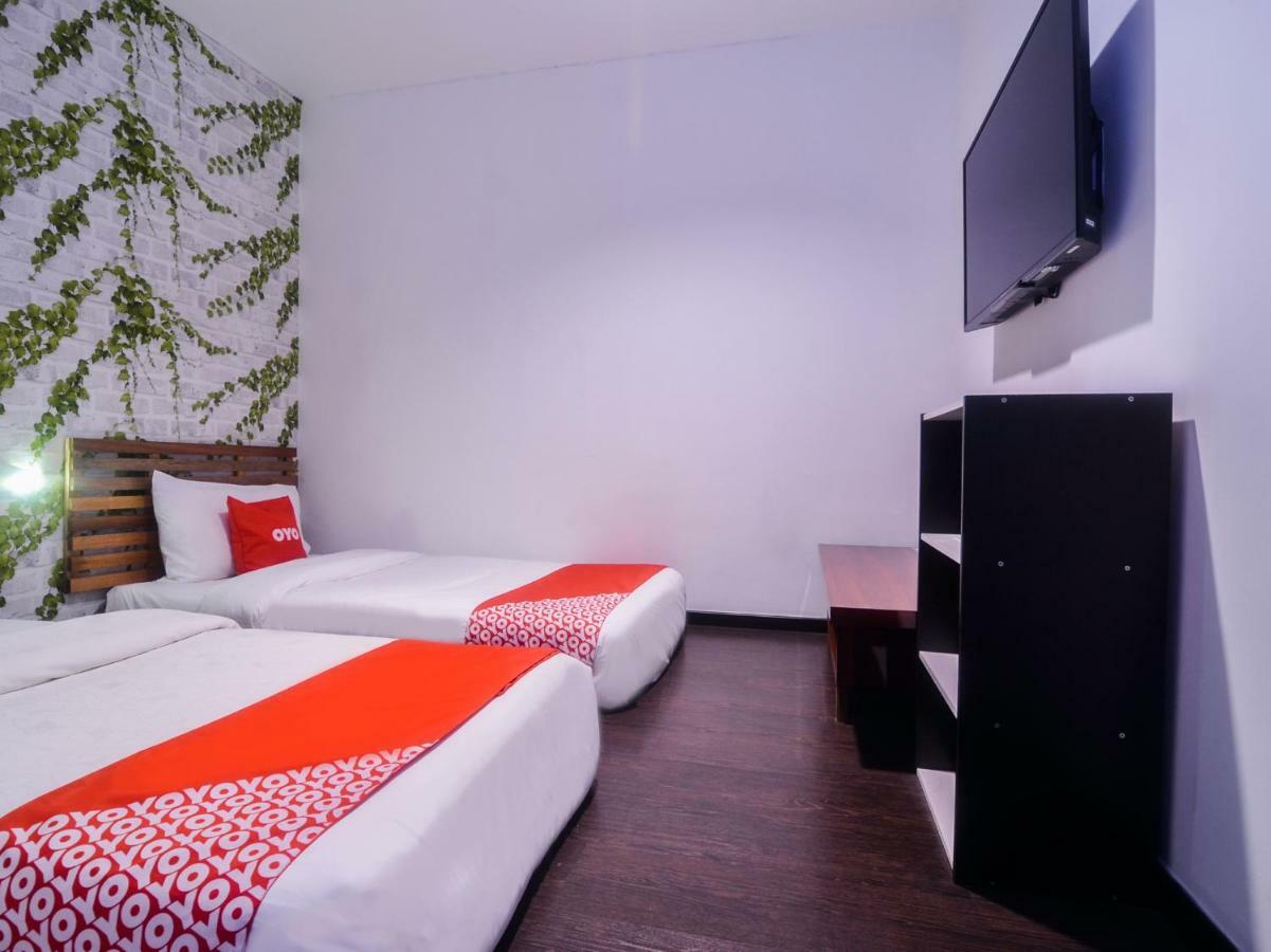 Oyo 1119 Memoire Express Hotel Kuching Kültér fotó