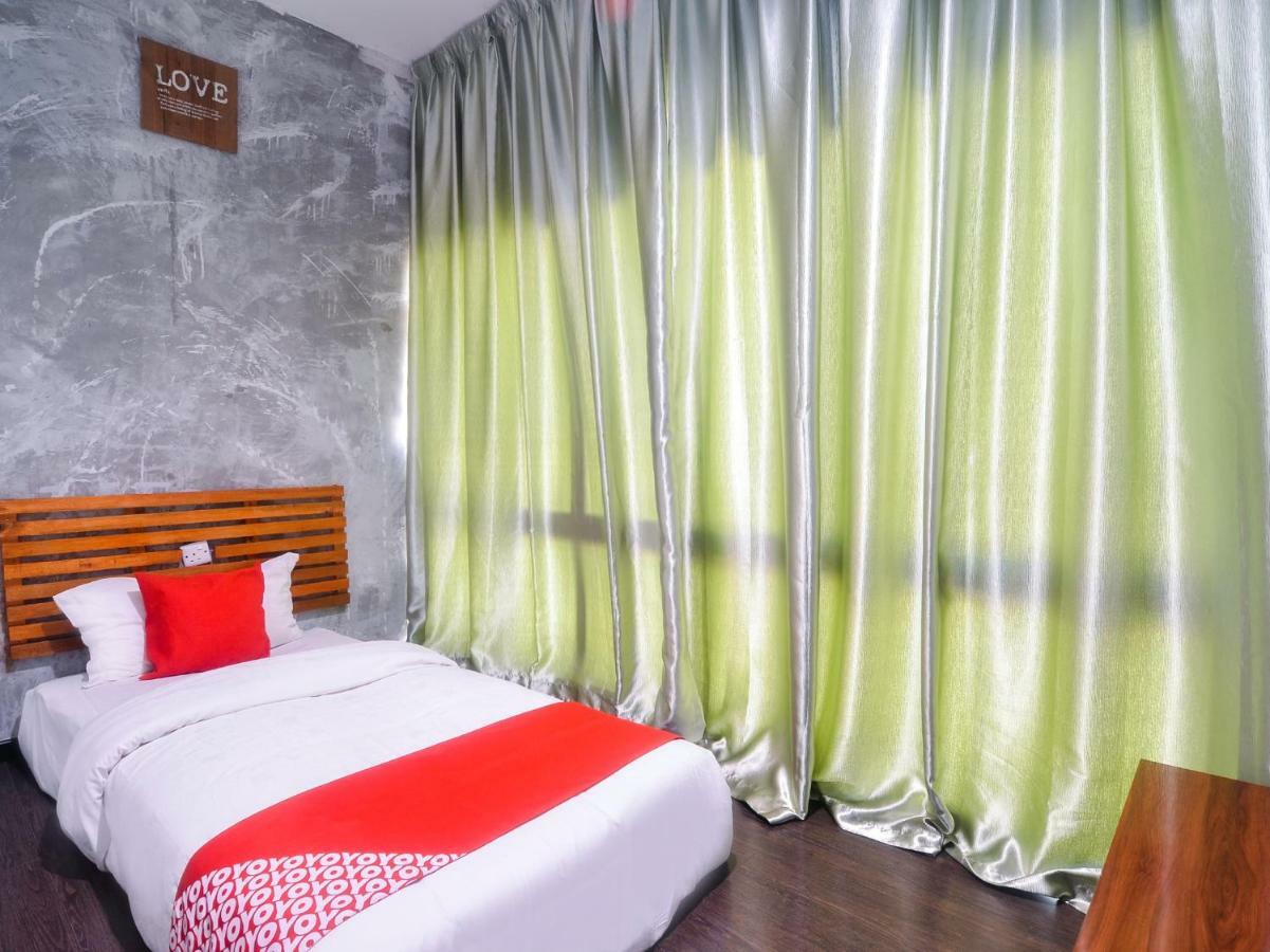 Oyo 1119 Memoire Express Hotel Kuching Kültér fotó