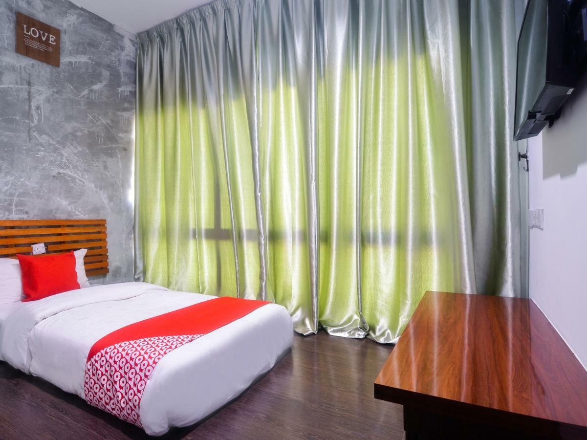 Oyo 1119 Memoire Express Hotel Kuching Kültér fotó